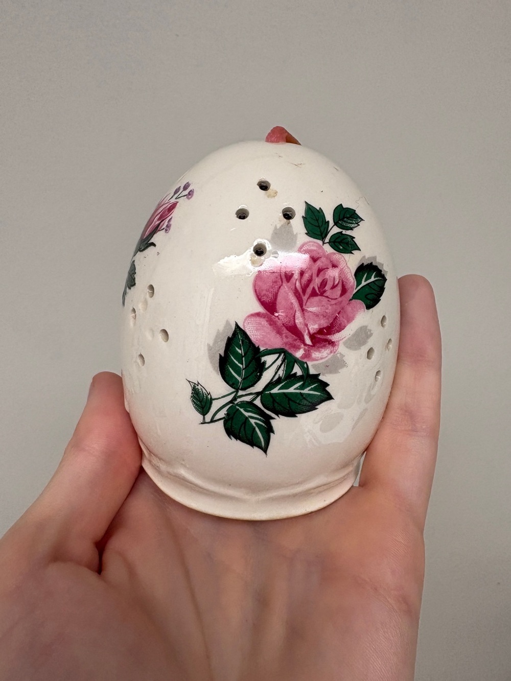Vintage Pomander / Potpurri Ceramic Egg Hanging Air Freshener - Picture 3 of 6